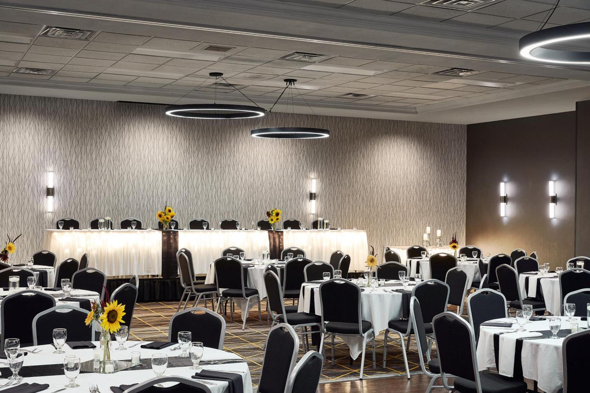 Holiday Inn Hotel & Suites Madison West - Middleton By Ihg Ngoại thất bức ảnh